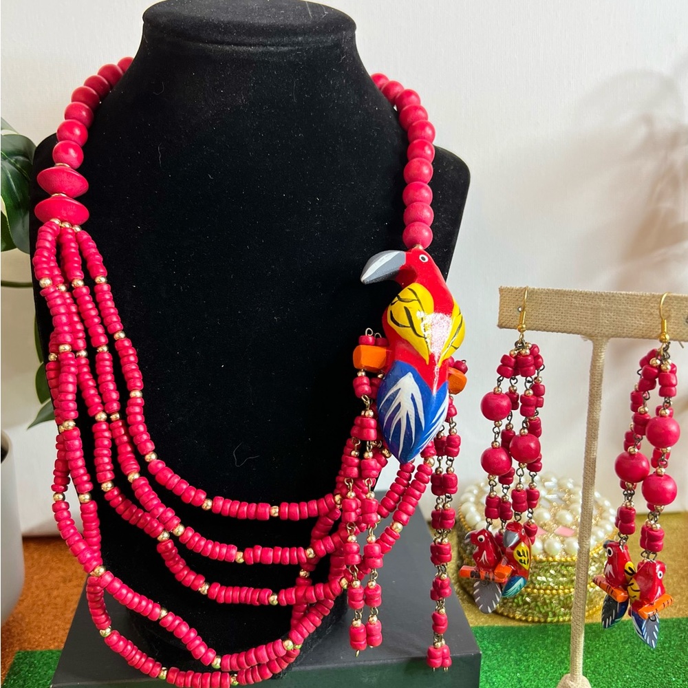 Vintage 80’s Néw Old Stock Pierced Earrings and Matching Necklace